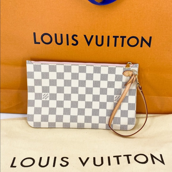 💎✨LIKE NEW✨💎  WRISTLET BY LOUIS VUITTON - Picture 4 of 9
